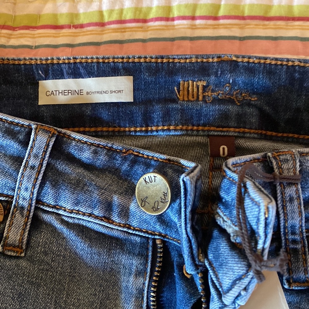 Kut from the Kloth NWT Catherine Boyfriend jean short 0 - Picture 2 of 3